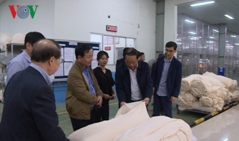 Quang Nam leaders visit a  foreign business in the province. Photo: VOV