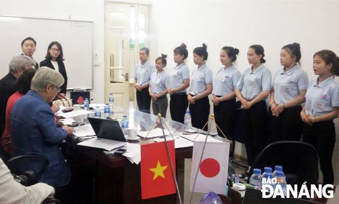 Sinh viên ngành Điều dưỡng, Trường Cao đẳng Phương Đông Đà Nẵng chờ phỏng vấn đi thực tập sinh ở Nhật Bản.(Ảnh Trường Cao đẳng Phương Đông Đà Nẵng cung cấp)