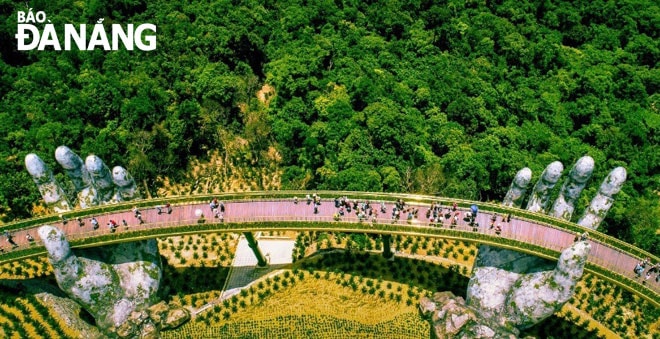 Hiện tượng Cầu Vàng (từ tháng 6-2018) đã tạo nên sức hút đặc biệt với điểm đến Bà Nà Hills. Ảnh: Đ.T