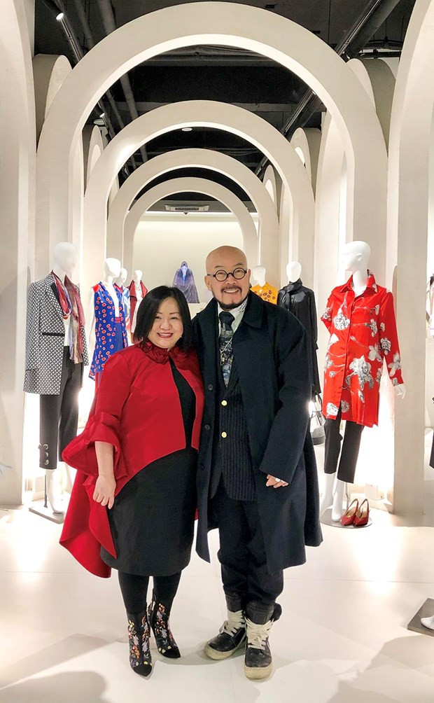 Bà Trang Lê và nhà thiết kế Lie Sang Bong gặp gỡ tại Seoul Fashion Week. (Ảnh: BTC)