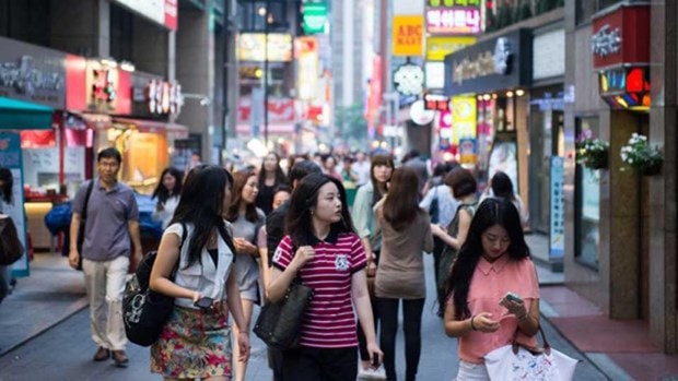 Mỗi người dân phải gánh một khoản nợ 13,19 triệu won. (Ảnh minh họa: Grazia Daily)