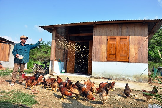 Gia đình anh Arất Bước là một trong những hộ tiên phong vào Làng TN lập nghiệp Thạnh Mỹ.Ảnh: VINH ANH