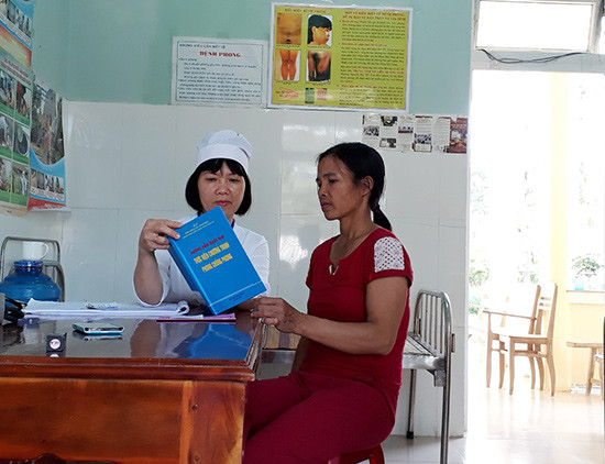 Một ca tư vấn chăm sóc sức khỏe tại Trạm Y tế xã Tam Lộc.