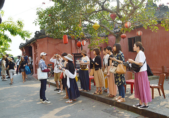 Tourists in Hoi An city. Photo: baoquangnam