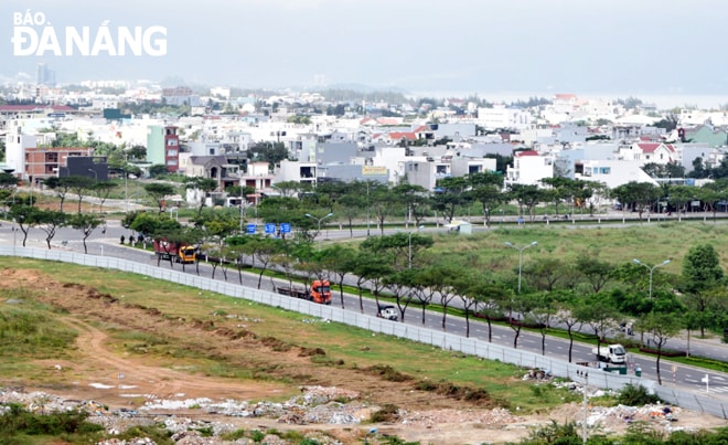Người dân cần thận trọng khi đầu tư vào bất động sản. Ảnh: HOÀNG HIỆP
