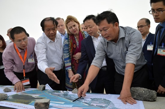 Dutch experts and Vietnamese officials find solutions to prevent Hoi An city’s  coastal erosion.