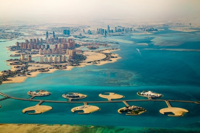 Qatar có dân số khoảng 2,7 triệu người, nằm dưới quyền điều hành của gia đình Al Thani từ giữa thế kỷ 19.