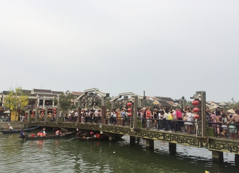 Visitors on the Hoai river.