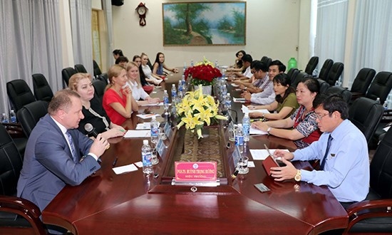 The delegation from Kurgan University working with Quang Nam University