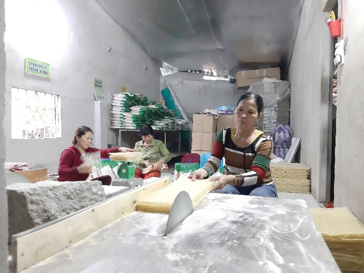 Workers at Anh’s Caromi factory.