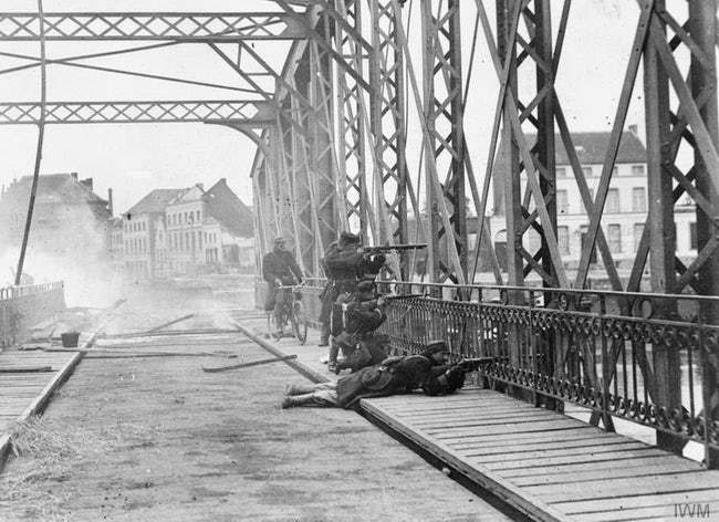 Bộ binh Bỉ nỗ lực ngăn chặn cuộc tấn công của quân đội Đức năm 1914.