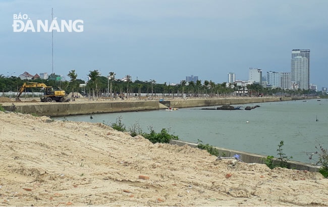 Chủ đầu tư dự án bất động sản và bến du thuyền thống nhất với Sở Xây dựng về các giải pháp điều chỉnh quy hoạch sử dụng đất, quy hoạch thiết kế không gian cảnh quan vệt ven bờ đông sông Hàn.