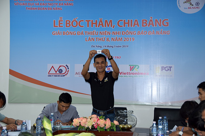 Bộ phận chuyên môn đã tổ chức lễ bốc thăm nghiêm túc và rất chu đáo.