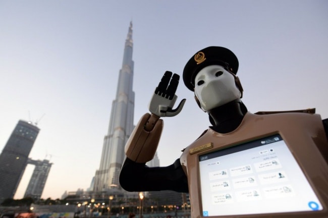 Công nghệ có ở mọi nơi tại Dubai nhưng điều bất ngờ là ở nhiều nơi của thành phố hiện đại thuộc hàng bậc nhất thế giới này lại thiếu vắng hệ thống thoát nước và do đó, chỉ một cơn mưa nhỏ cũng có thể 