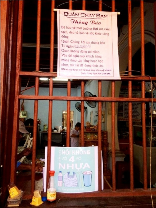 A restaurant in Hoi An saying no to plastic bags.