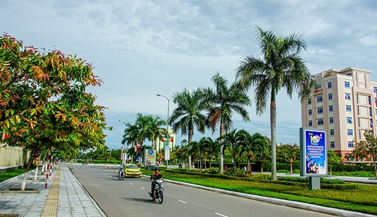 Đường Hùng Vương, Tam Kỳ. Ảnh: PHƯƠNG THẢO