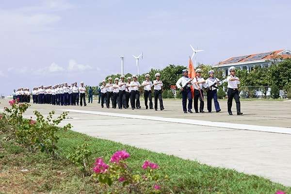 Diễu hành ở đảo lớn Trường Sa.