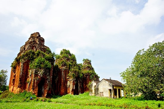 Tháp Khương Mỹ ngày nay. Ảnh: PHƯƠNG THẢO