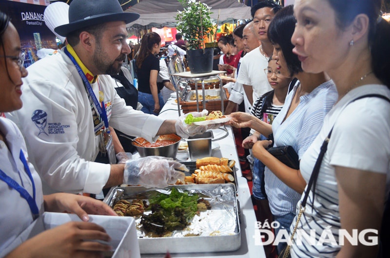 Lần đầu tiên được tổ chức nên thu hút rất đông sự chú ý của người dân địa phương và du khách.