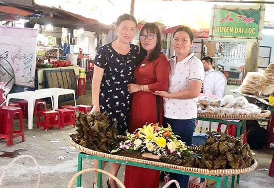 Bánh ú tro của Đại Lộc tham gia hội chợ, triển lãm tại Tam Kỳ.