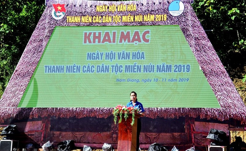 Bí thư Tỉnh đoàn Phạm Thị Thanh phát biểu khai mạc ngày hội. Ảnh: V.A