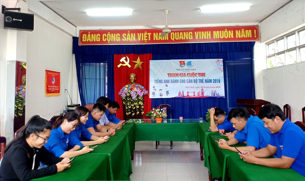 Đoàn viên thanh niên Thị đoàn Điện Bàn tham gia hưởng ứng cuộc thi “Olympic tiếng Anh dành cho cán bộ trẻ” năm 2019. Ảnh: THÁI CƯỜNG