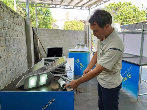 Hien’s testing of led bulbs using solar energy.