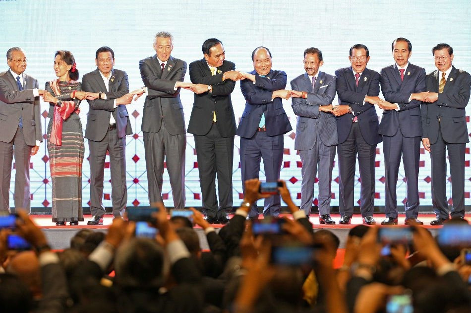 Các nhà lãnh đạo thành viên tại Hội nghị cấp cao ASEAN lần thứ 34 ở Bangkok, Thái Lan. Ảnh: Reuters