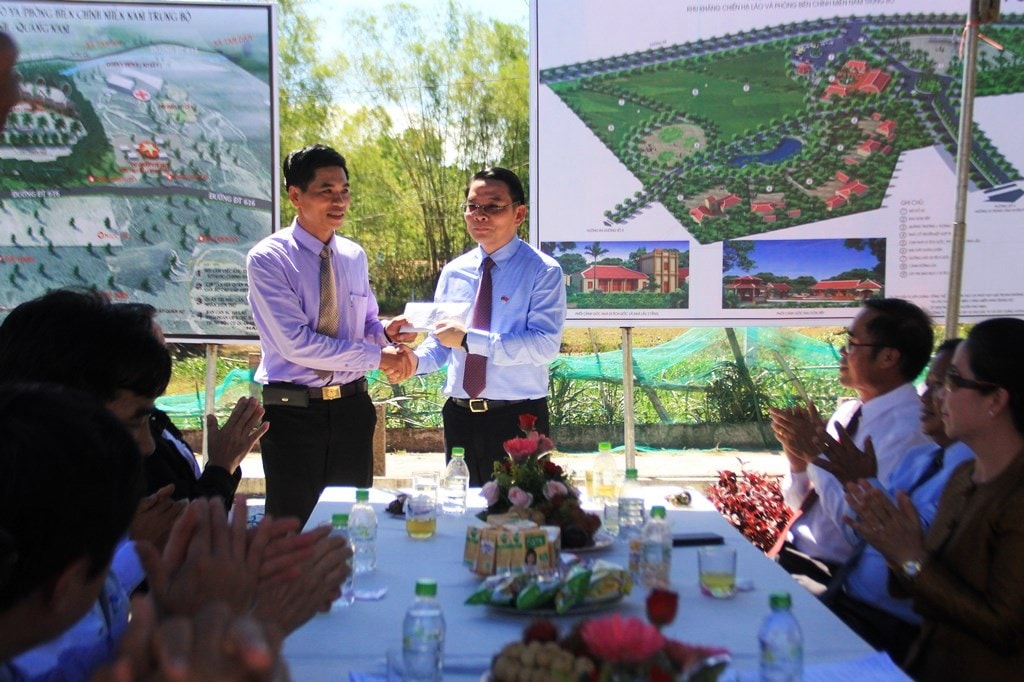 Mr. Vilayvong Butdakham (right) gives a support to the project on restoration and embellishment of the LLRS and SCARC.