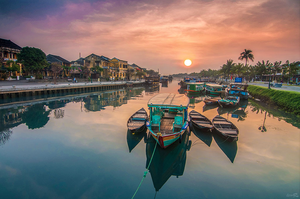 The river makes another beauty in Hoi An.