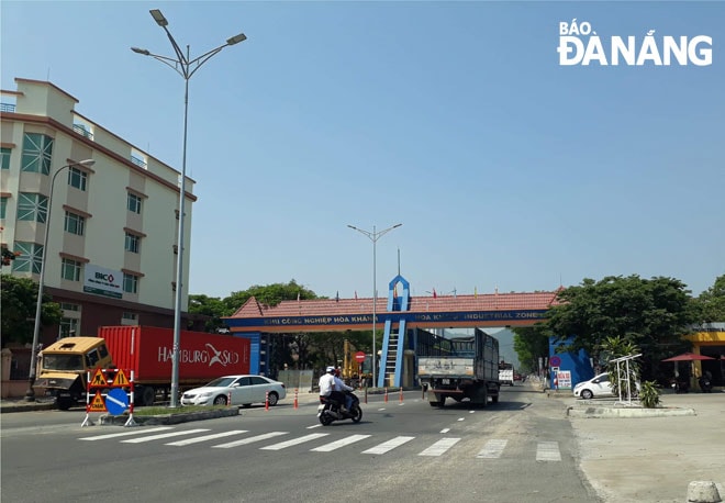 Thành phố đang tập trung đẩy mạnh việc hoàn thiện xây dựng cơ sở hạ tầng ở các khu công nghiệp cũ và triển khai xây dựng các khu, cụm công nghiệp mới.  Ảnh: KHÁNH HÒA