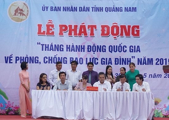 Lễ phát động Tháng phòng chống bạo lực gia đình năm 2019. Ảnh: T.N