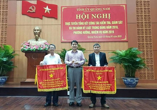 Huyện ủy Thăng Bình được lãnh đạo tỉnh tặng cờ thi đua đơn vị dẫn đầu phong trào thi đua ngành kiểm tra Đảng các huyện, thị, thành ủy cụm đồng bằng năm 2018.