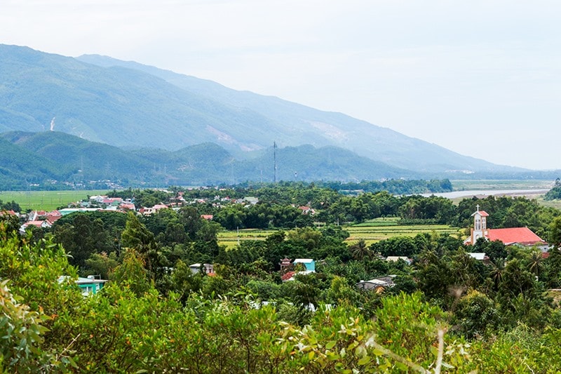 Màu xanh ngút ngàn của vùng A Đại Lộc, nhìn từ khu vực Tượng đài Chiến thắng Thượng Đức. Ảnh: T.CÔNG