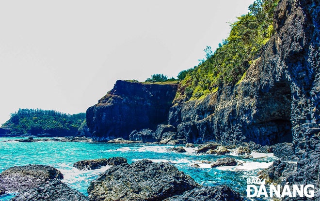 Quần thể núi đá tự nhiên cấu thành từ trầm tích xưa cũ ở Ba Làng An.