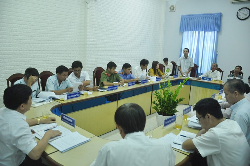 Tại cuộc tiếp dân định kỳ tháng 5.2019 của Thường trực Tỉnh ủy, ông Nguyễn Văn Nam cùng các con đến phản ánh việc UBND huyện Thăng Bình chậm thi hành Bản án số 34. Ảnh: N.Đ