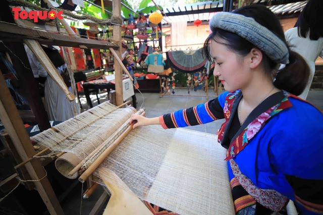 A young artisan at the festival.