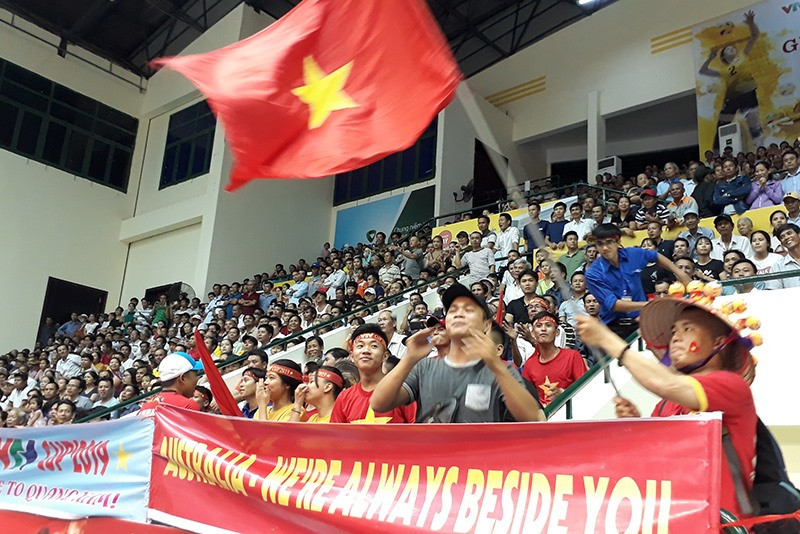 Sự cổ vũ cuồng nhiệt của người hâm mộ xứ Quảng sẽ là điểm nhấn của giải Bóng chuyền nữ quốc tế VTV Cup năm nay. Ảnh: A.N