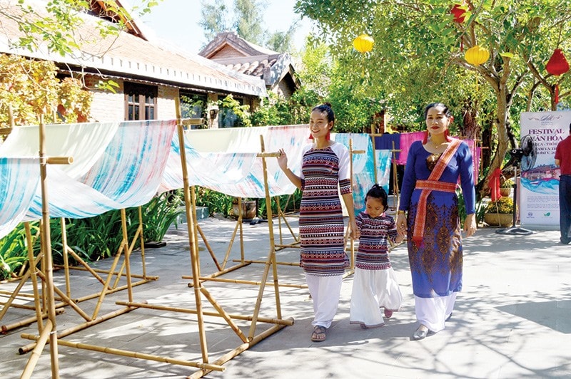 Festival Văn hóa tơ lụa hướng đến mục đích đưa tơ lụa Việt Nam vươn tầm ra thế giới. Ảnh: VĨNH LỘC