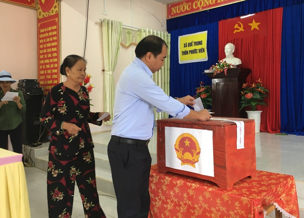Cử tri huyện Nông Sơn bỏ phiếu bầu trưởng thôn nhiệm kỳ 2019 - 2022. Ảnh: LÊ THÔNG