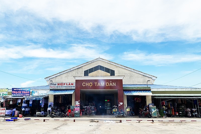 Chợ Tam Dân hoạt động ổn định mấy năm nay. Ảnh: PHAN VINH