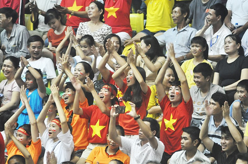 Sự cuồng nhiệt từ khán giả Quảng Nam là một trong những điểm nhấn của VTV Cup 2019. Ảnh: T.V