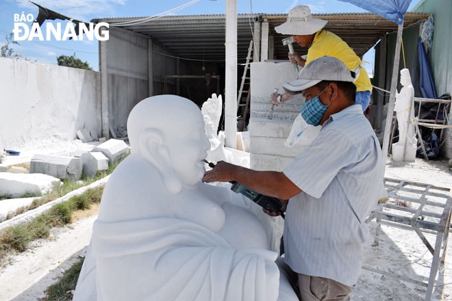 Việc UBND thành phố phê duyệt mở rộng Làng nghề đá mỹ nghệ Non Nước tạo nhiều điều kiện thuận lợi để các cơ sở sản xuất đá mỹ nghệ nơi đây phát triển quy mô, nâng cao chất lượng sản phẩm làng nghề.         