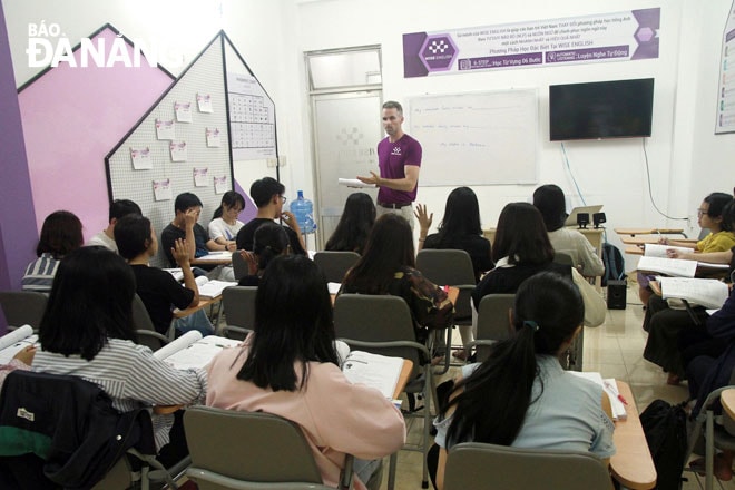 Một lớp học tại trung tâm tiếng Anh WISE.