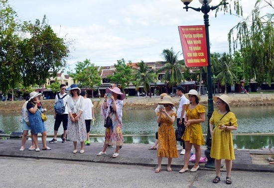 Một số thị trường khách quốc tế đến Việt Nam đang có dấu hiệu sụt giảm. Ảnh: KHÁNH LINH