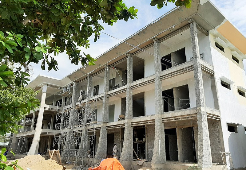 Trường THCS Nguyễn Trãi đang được đầu tư xây dựng mới hoàn toàn với tổng kinh phí hơn 40 tỷ đồng. Ảnh: TRIÊU NHAN