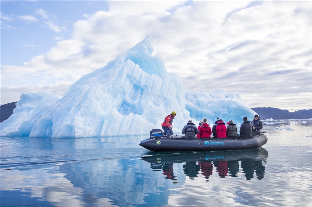 Khách du lịch tại Greenland. Ảnh: Arctictoday