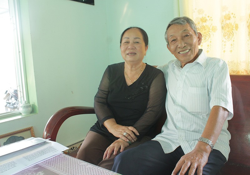 Vợ chồng cựu chiến binh Phạm Thị Hường.