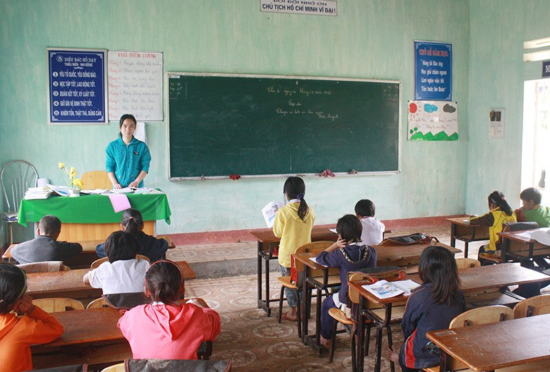 Giáo viên có đủ thời gian giảng dạy tại các vùng khó khăn của huyện Bắc Trà My sẽ được xem xét, điều động về công tác ở vùng thuận lợi nếu có nguyện vọng. Ảnh: NGUYÊN ĐOAN