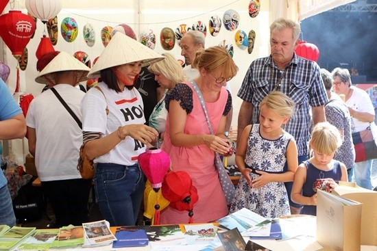 The festival attracts local people and tourists in Germany.